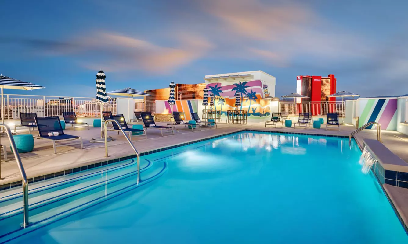 Hotel Stay w/ Rooftop Pool & Breakfast. Minutes From The Strip