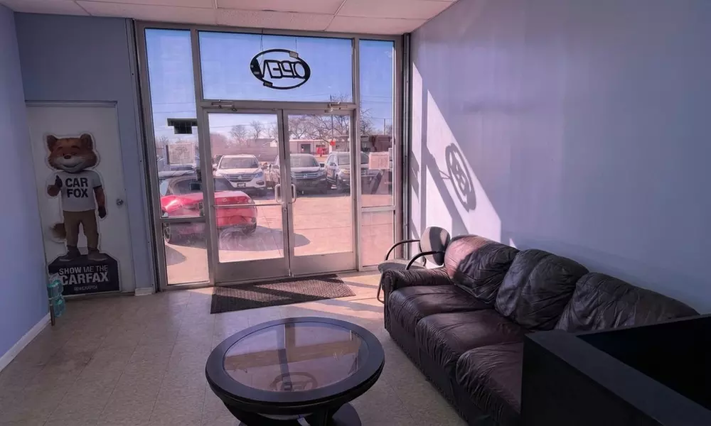 Full Service Synthetic oil/Blend Oil Change (w/ Standard Oil& Filter)