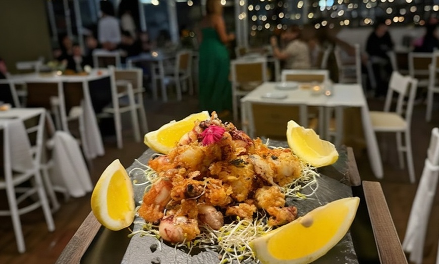 Image 15: Plan Beach frente al mar con tapas bebidas y postre