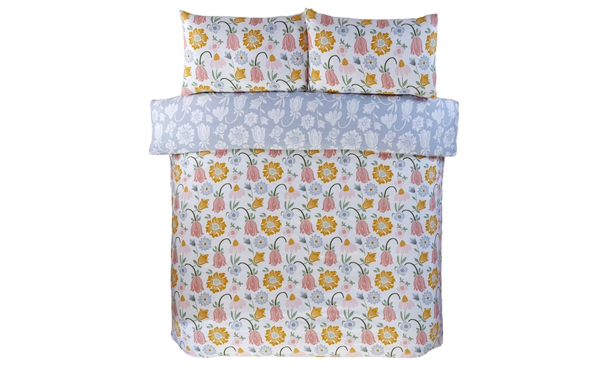Image 8: Floral Reversible Duvet Sets