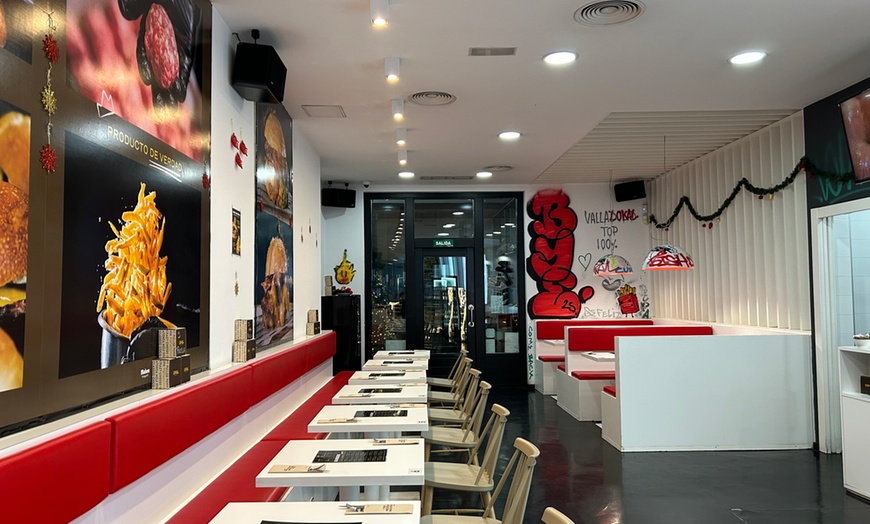 Image 13: Menú de burgers a elegir con bebida, entrante y postre opcionales