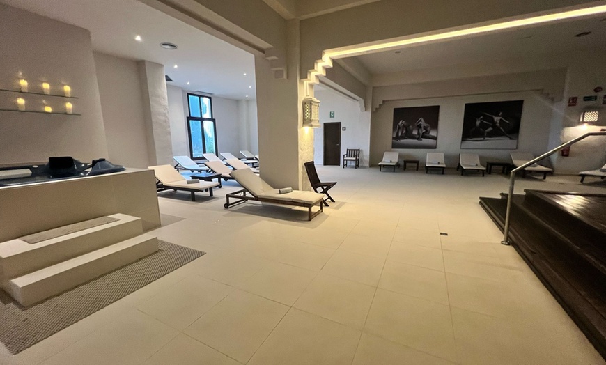 Image 15: Spa nocturno en pareja: acceso exclusivo y opción a vino o hidromasaje