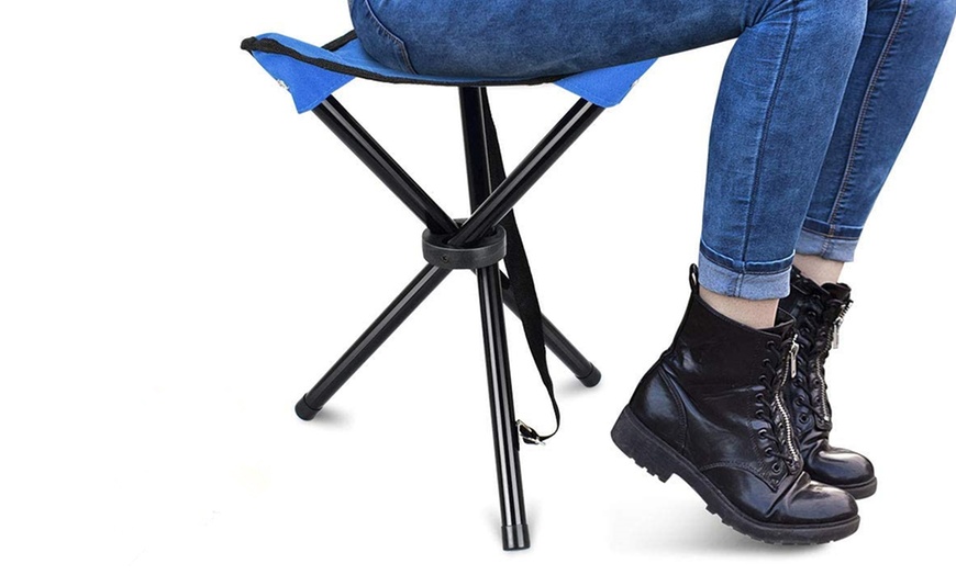 Image 2: Portable Outdoor Folding Tripod Seat