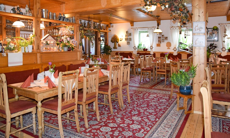 Image 7: 2-/3-Gänge-Menü mit Wild-, Fisch- oder Veggie-Gericht für 1 - 4 Pers.