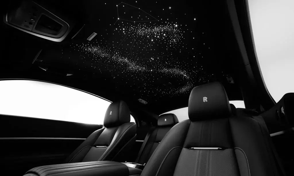 Transformez votre voiture : installation d'un ciel étoilé, de vitres teintées ou écran CarPlay - Primary Image