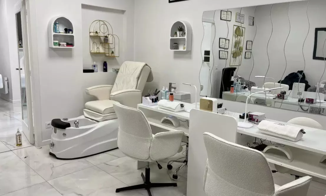 Jusqu'à 49% de remise sur Manucure-pédicure chez Belle and Bien