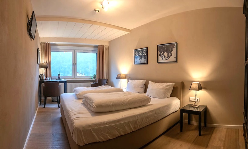 Image 4: Winterberg: 2-3 Nächte inkl. Frühstück, 1x Dinner, Spa & Alpakas