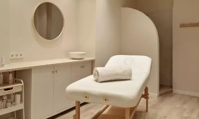 Tratamiento facial at Âme Beauty Room Estetica