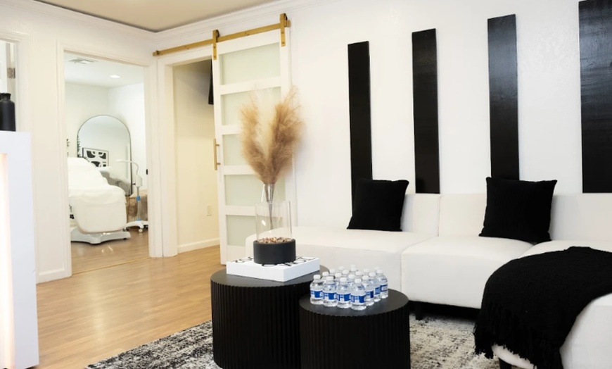 Image 2: Up to 30% Off on Teeth Whitening at Nu'Visionz Beauty Lounge