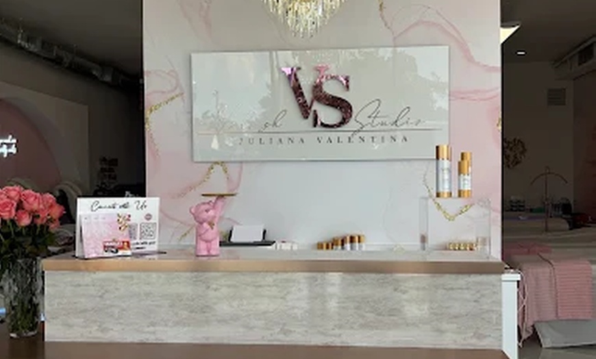 Image 5: Aromatherapy, Foot Reflexology, Hot Towels, 45 Min Neck Massage & More