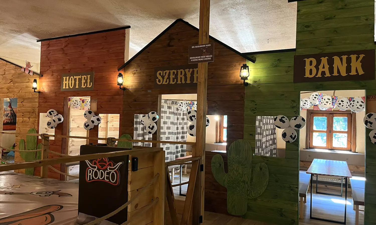 Zabawa na Dzikim Zachodzie: Wejście na salę zabaw dla 1-4 dzieci