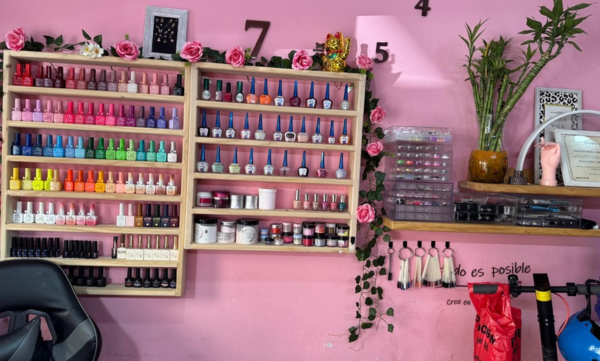 Image 6: Sesión de manicura, pedicura o ambas con acabado semipermanente para 1