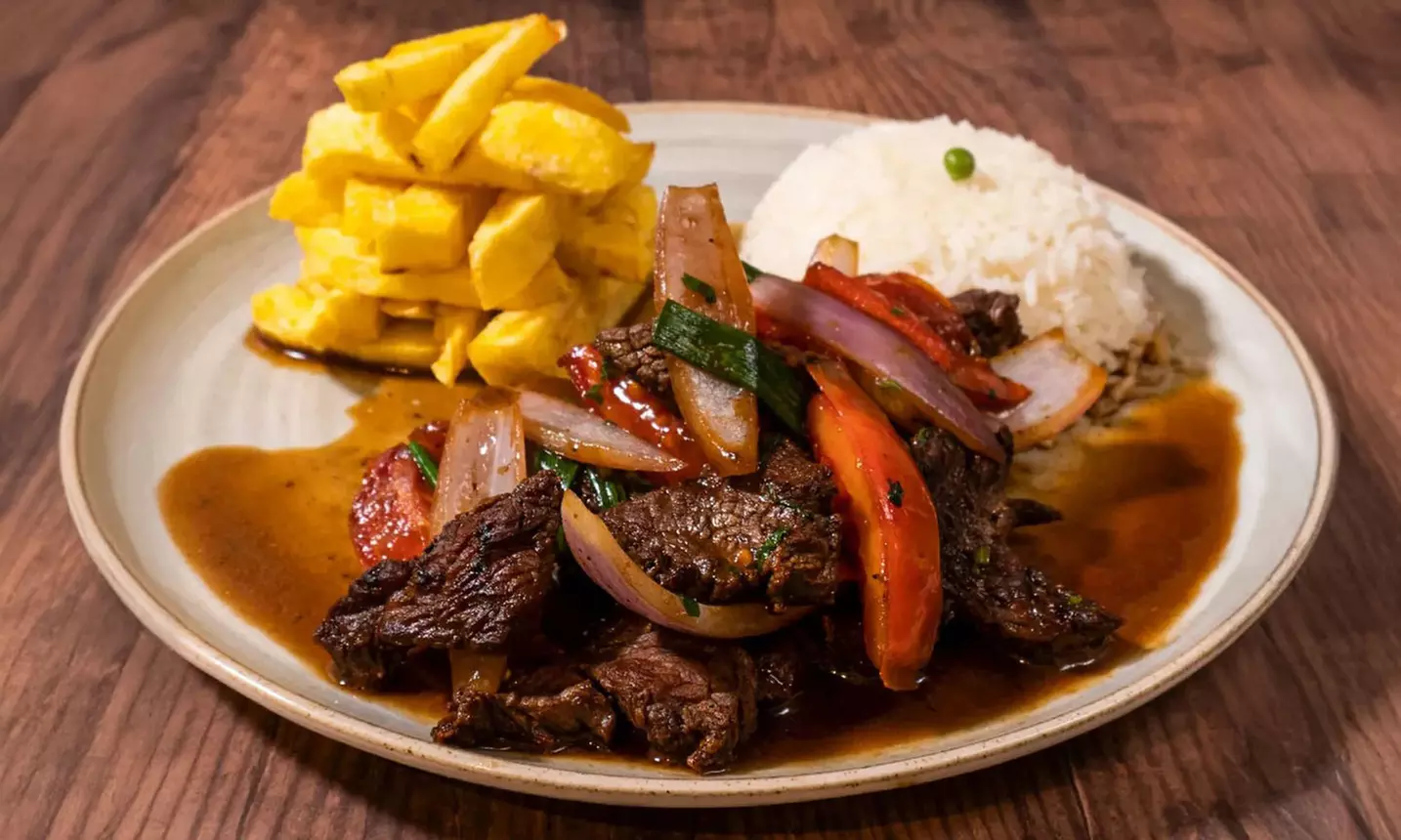 Menú peruano para 2 o 4 personas con entrantes, principales, postres y bebidas con hasta un 38% de descuento - Primary Image