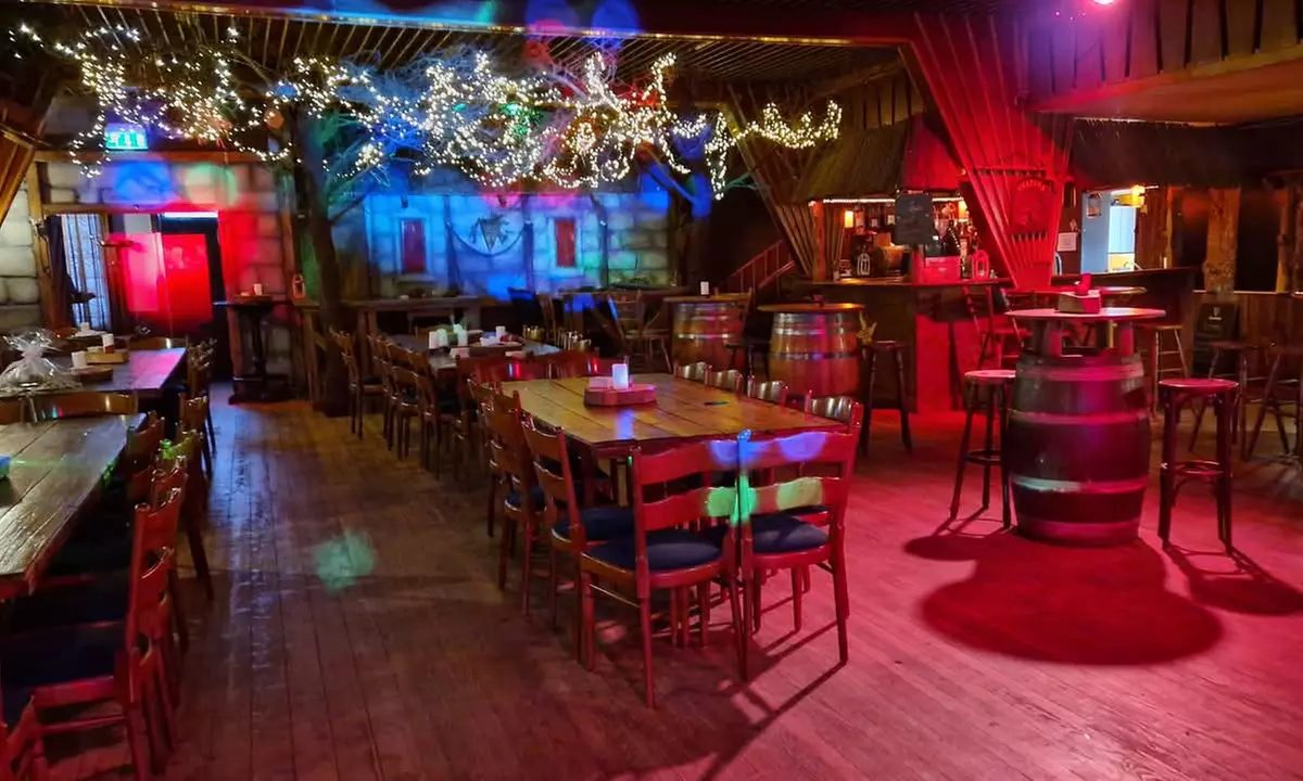 Feuertopf-Fondue mit Fleisch, Gemüse und Beilagen für 2 o. 4 Personen