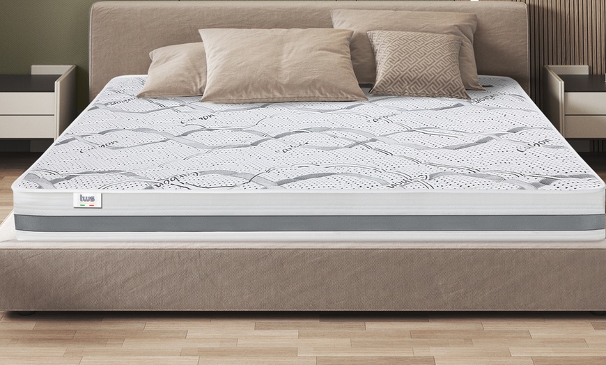 Image 1: Watergedragen schuimmatras