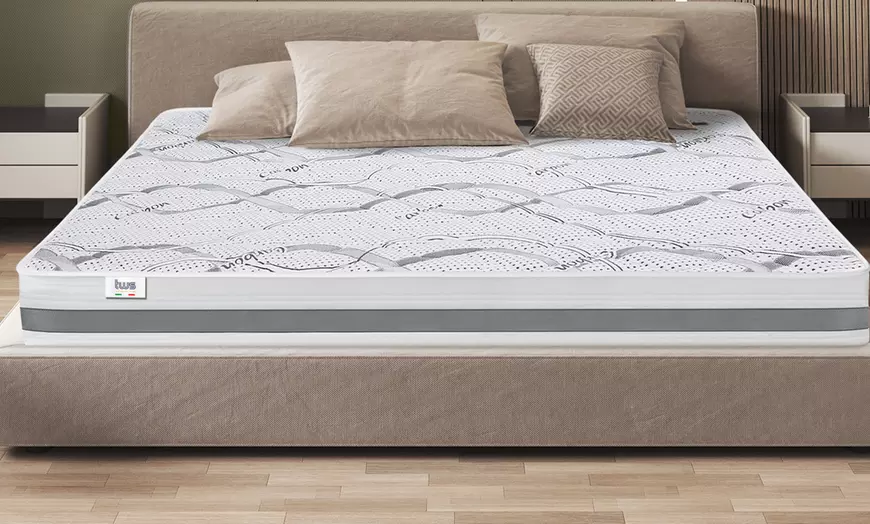 Image 1: Watergedragen schuimmatras