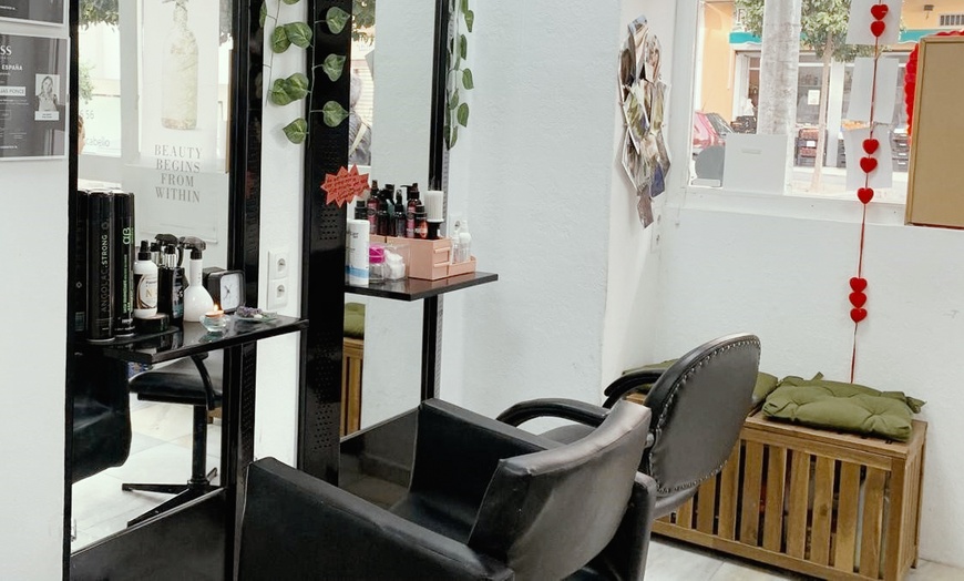 Image 2: Tratamiento capilar: lifting, reconstructivo o antiencrespamiento