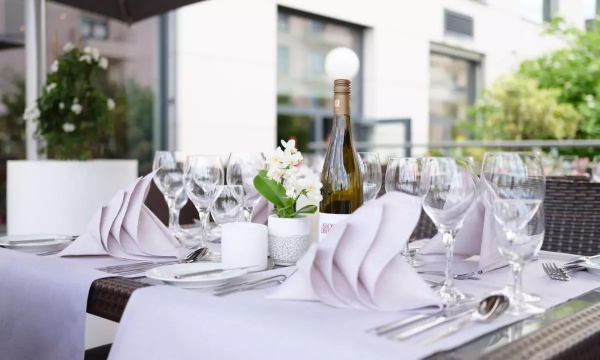 Frankfurt: 2 Nights With Breakfast, Optional 3-Course Meal