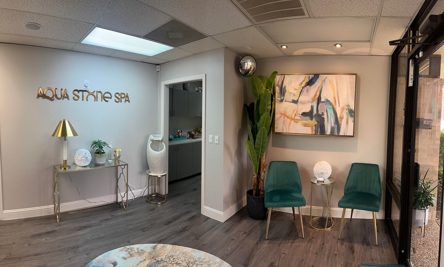 Image 3: 60- or 90-Min Swedish or Deep Tissue Couples' Massage w/ Hot Stones
