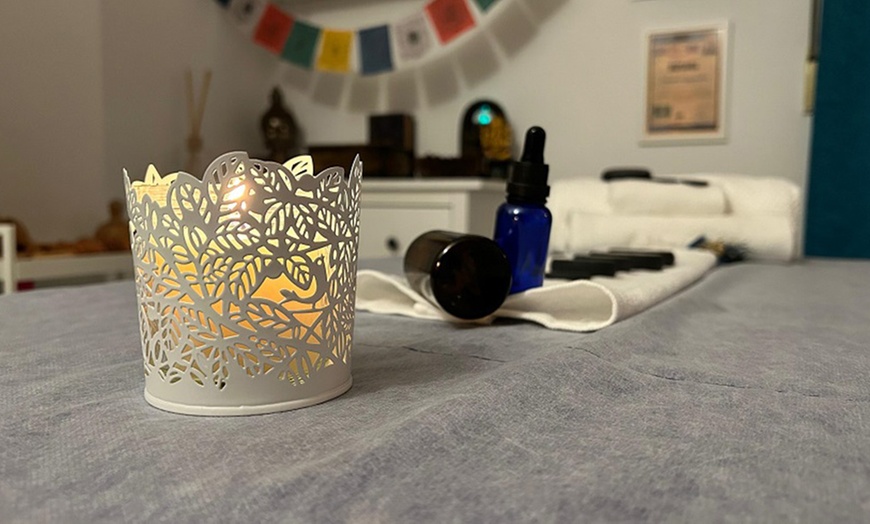 Image 7: 1, 3 o 5 sesiones de masaje a elegir