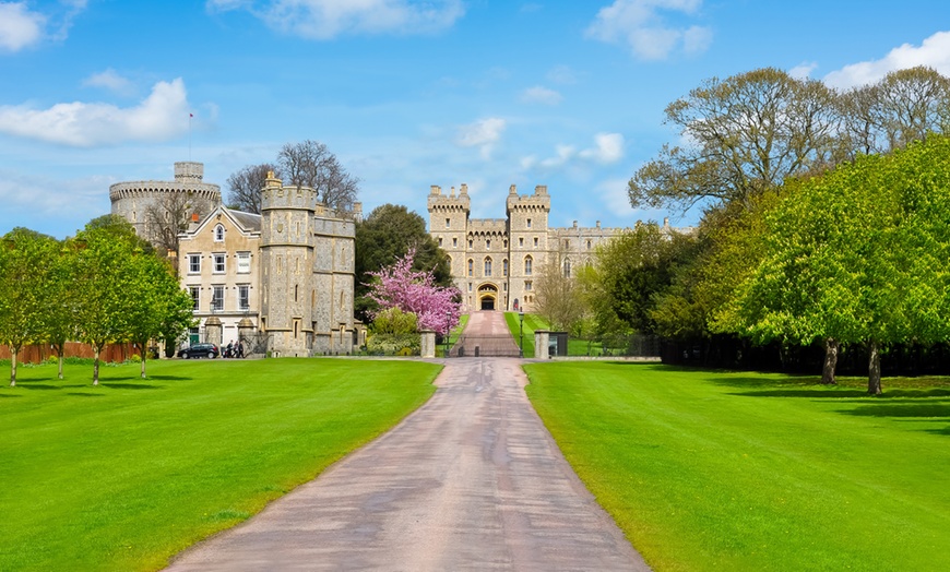 Image 7: Royal Windsor Afternoon Tea Bus Tour | Family Day Out!