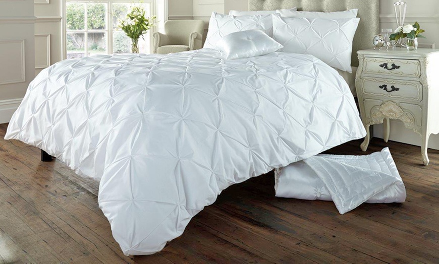 Image 1: Diamond Pintuck Duvet Set 