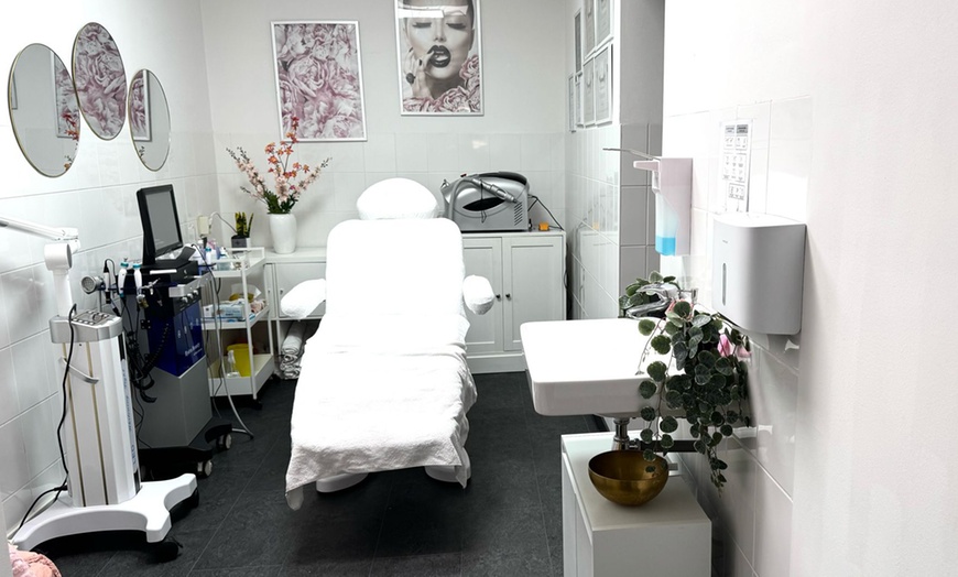 Image 2: Stralende blik met permanente make-up: voor je ogen of wenkbrauwen