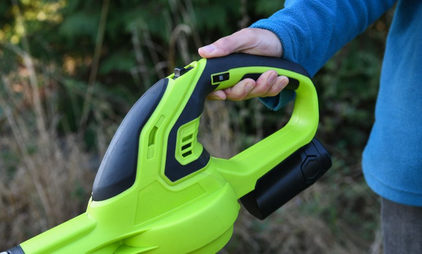 Image 8: Garden Gear Leaf Blowers with Optional Spare Battery
