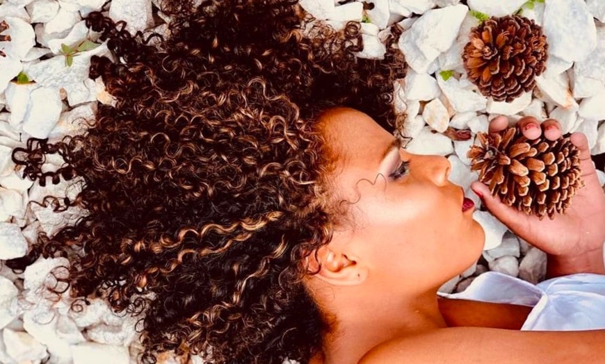 Image 9: Sesión de peluquería con masaje, corte y tratamientos extra a elegir