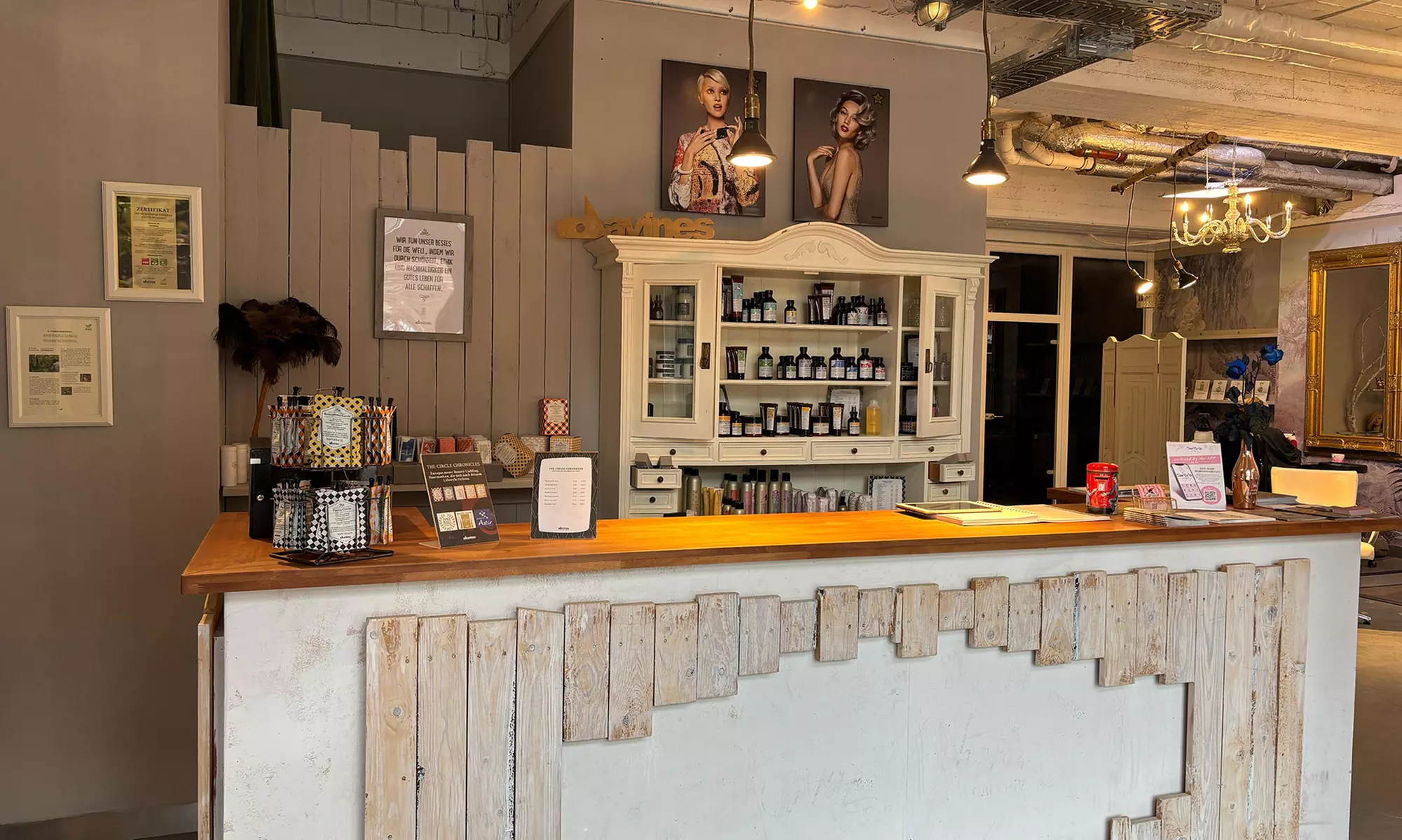 Wimpern- und/oder Augenbrauen-Lifting inkl. Färben für 1 Person