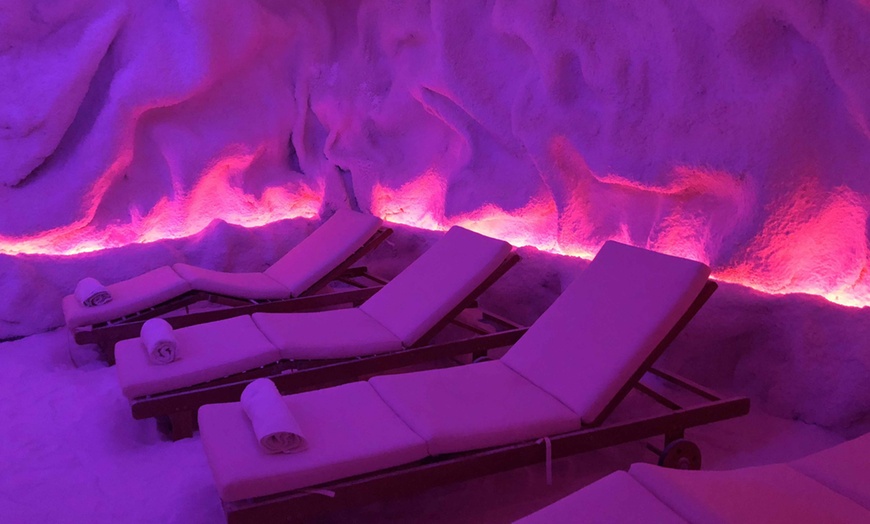 Image 8: 1 o 3 sesiones de haloterapia en cueva de sal para niños o adultos