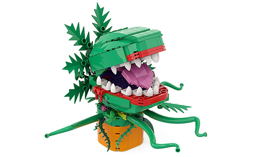 Image 2: Audrey II-Inspired Piranha Plant Flower Building Kit