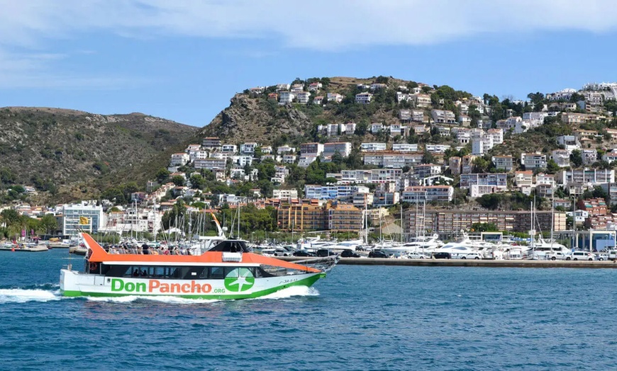 Image 1: Tour en barco "Cadaqués" o "Visión submarina" para 1 o 2 niños/adultos