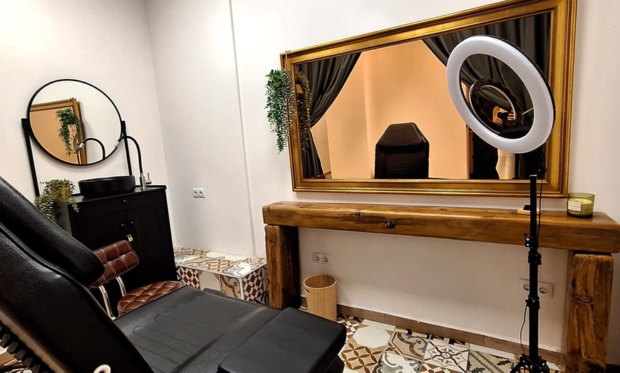 Image 4: Renueva tu piel de forma integral con un tratamiento a elegir para 1 