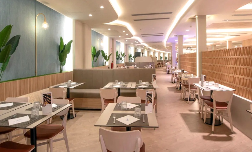 Image 13: Acceso a spa con opción a comida o cena bufé para 2 personas