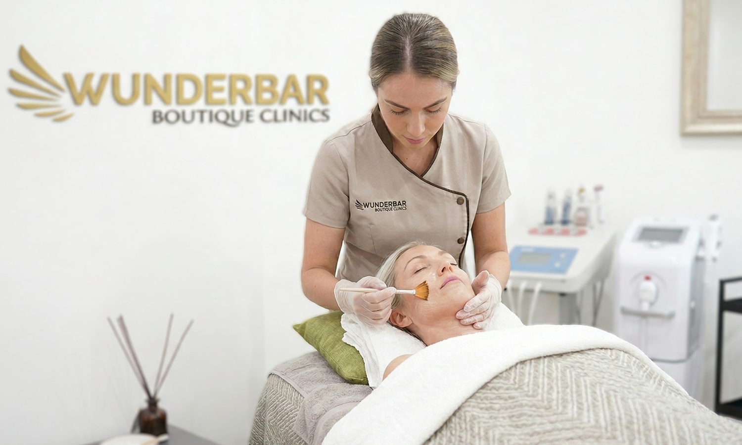 Limpieza facial completa, ojos, microdermo y tratamiento facial extra