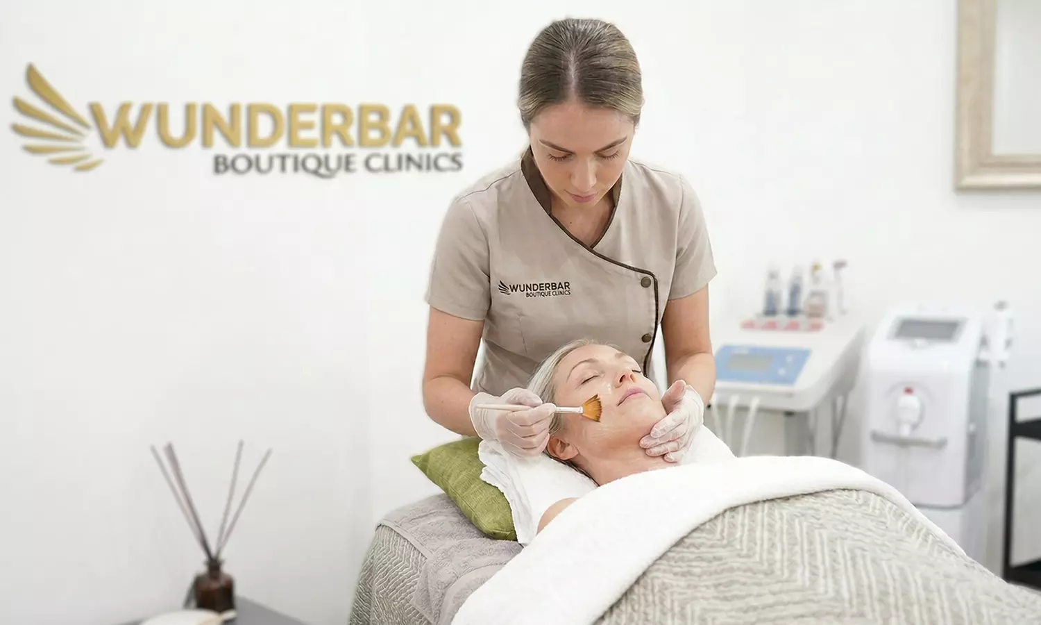 Limpieza facial completa, ojos, microdermo y tratamiento facial extra