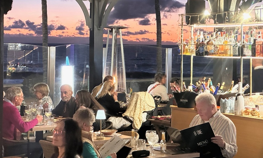 Image 6: Menú mediterráneo prémium para 2 o 4 personas frente al mar 