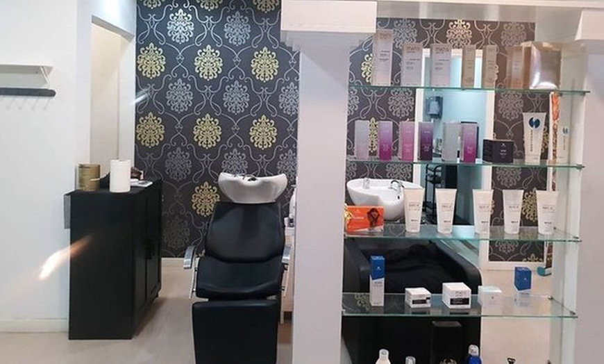 Image 6: Microblading de cejas o micropigmentación de labios a elegir para 1