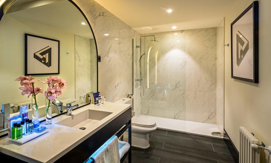 Image 4: Madrid: habitación doble o twin con desayuno para 2 personas