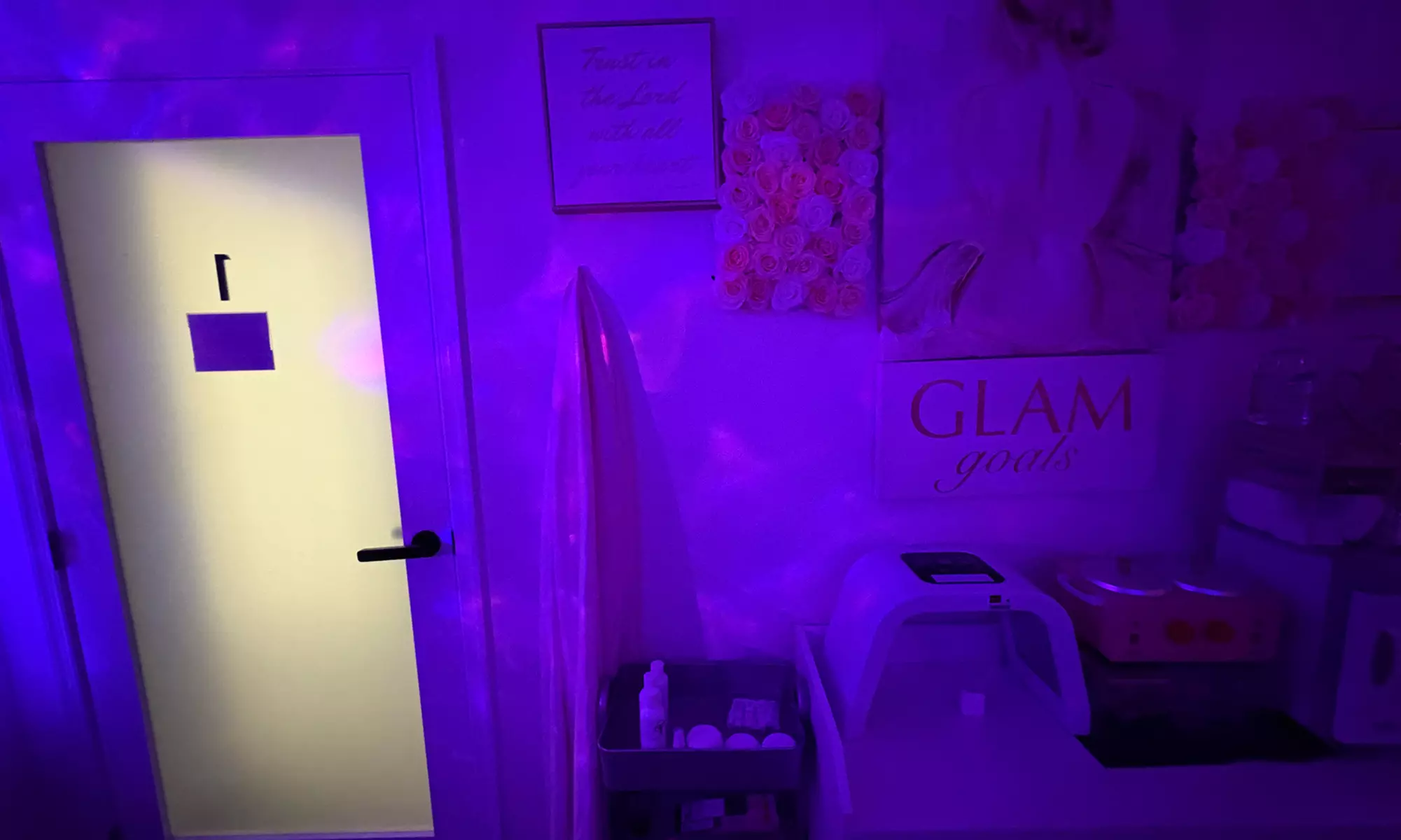 Choose Express Glow & Go, Customized, HydraFacial Or Dermaplane Facial