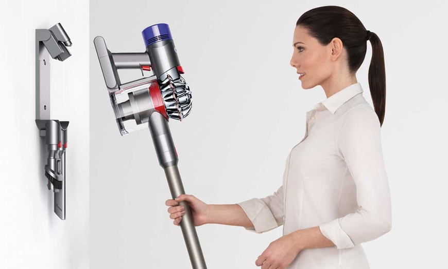 Image 9: Dyson V8 Animal Vacuum Cleaner