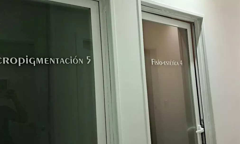 Masaje de cuerpo completo de hasta 1 h con aromaterapia para 1 persona