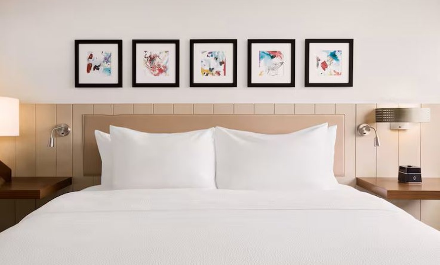 Image 13: Comfortable Budget Hotel Near LAX With Parking Included