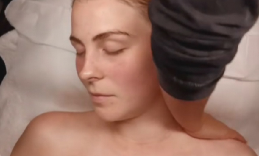 Image 3: Facial & Massage Relaxation