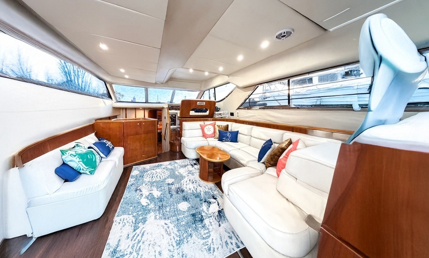 Image 4: 3, 4 Hours Yacht Rental, Charters of 4 Hours with Jet Skis and More