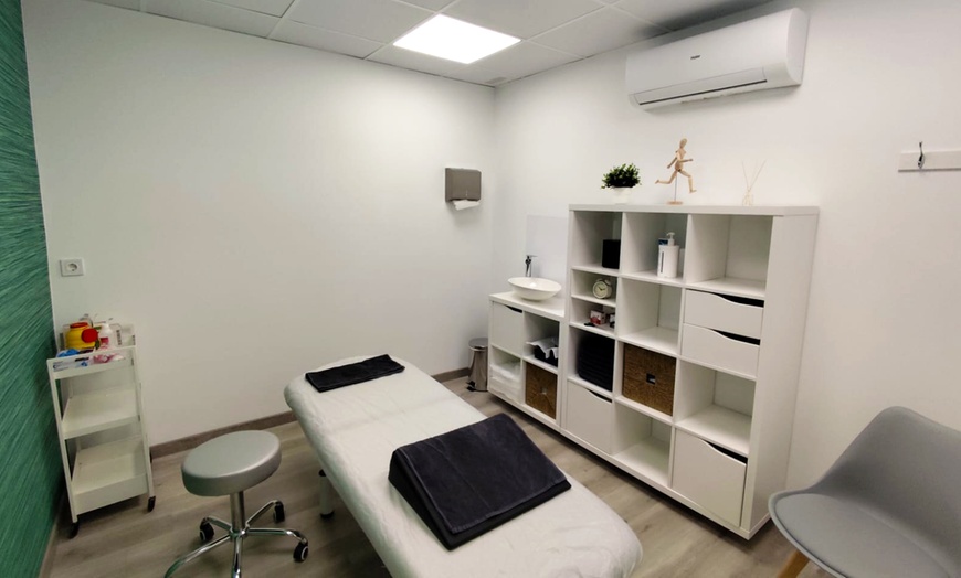 Image 2: 1 o 2 sesiones de fisioterapia con diagnóstico y valoración previa