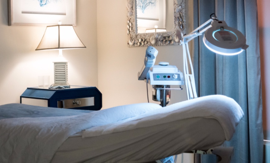 Image 6: Rejuvenate with a Refreshing Signature Facials Session