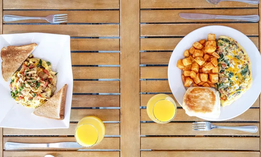 Image 4: Exclusive Deal: Cozy Stay at Tapoco Lodge Resort