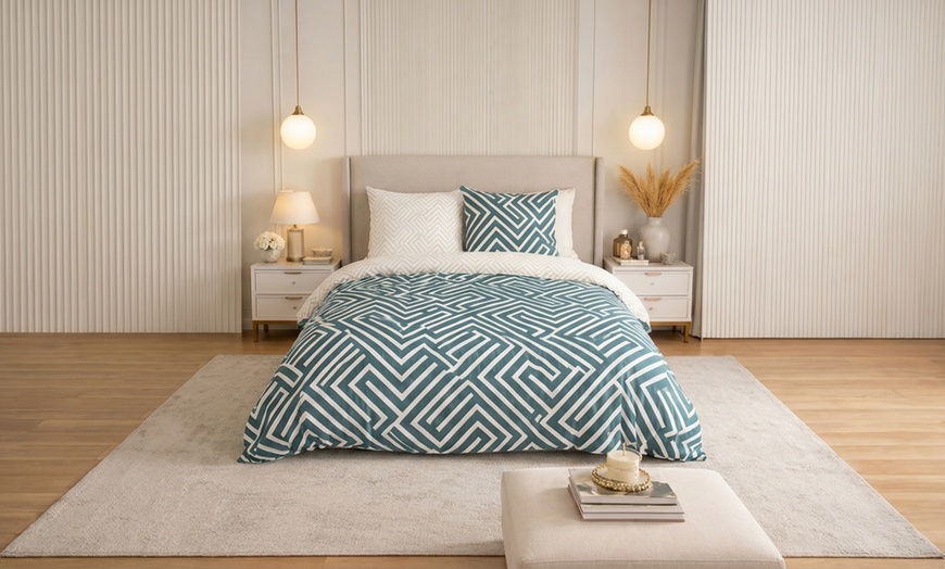 Image 3: Reversible 100% Cotton Bedding Set - 52 Thread Count